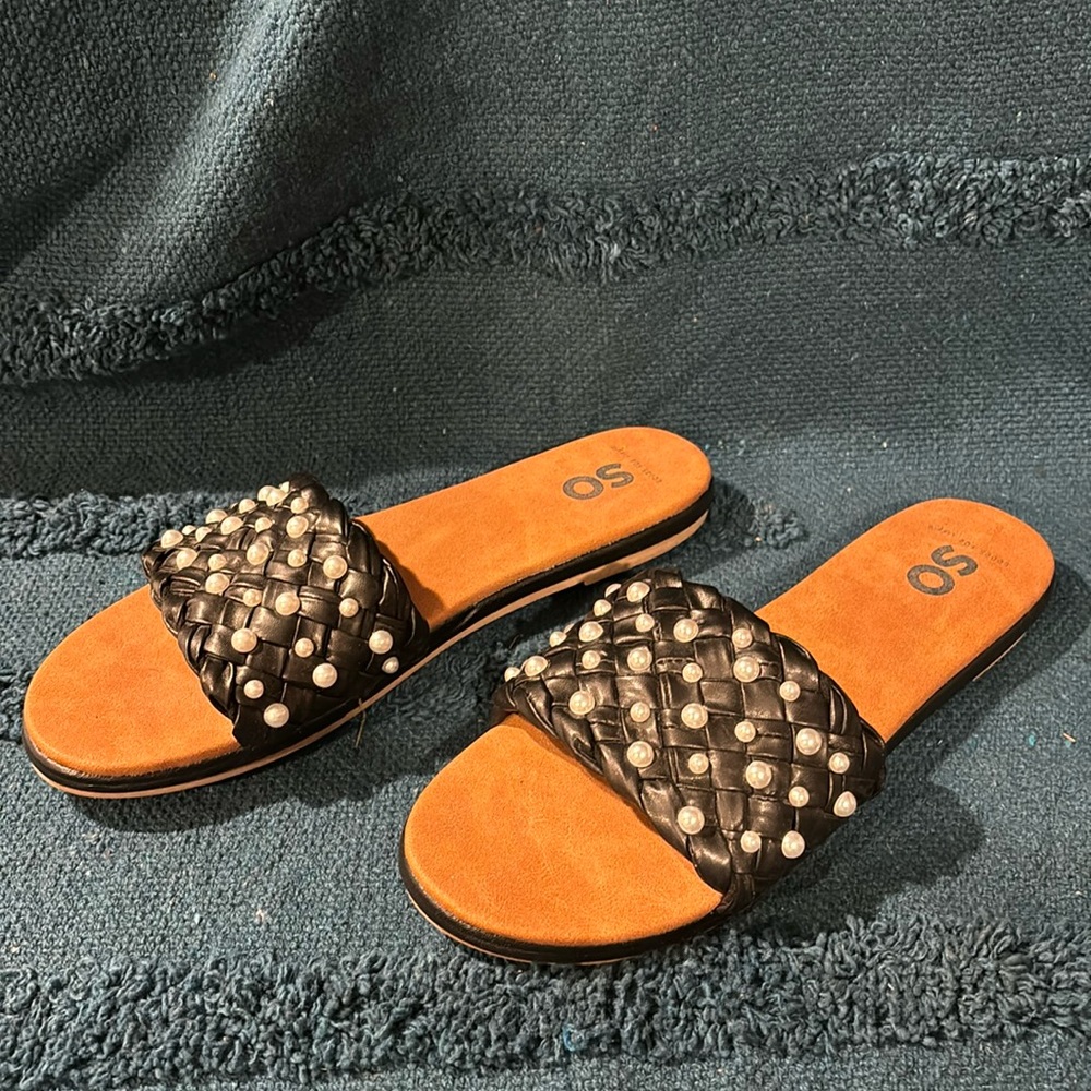 EUC Size 10 SO° Reygal Women's Slide Sandals Black with Pearls